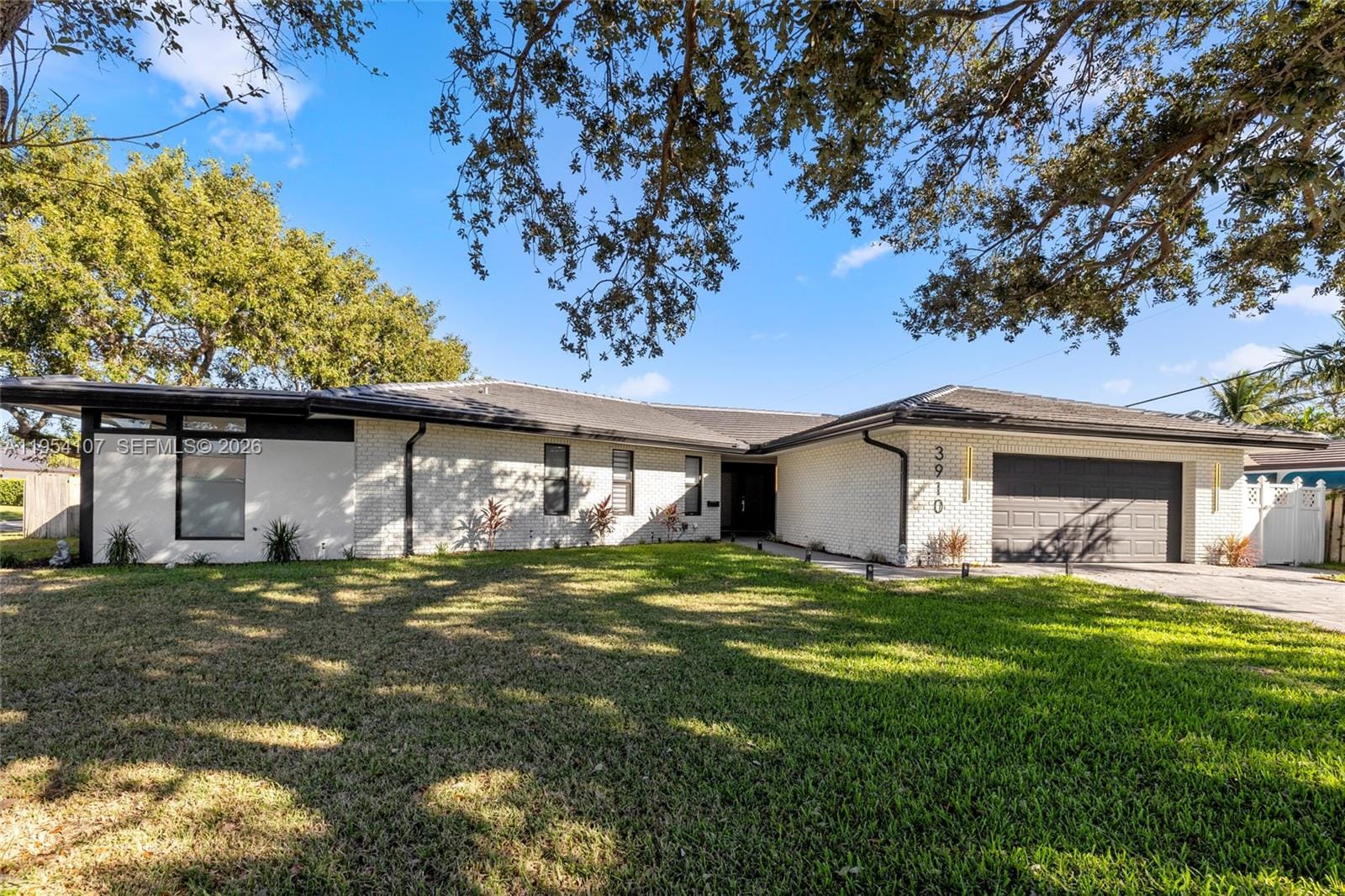 3910 NE 27th Terrace, Lighthouse Point, FL 33064