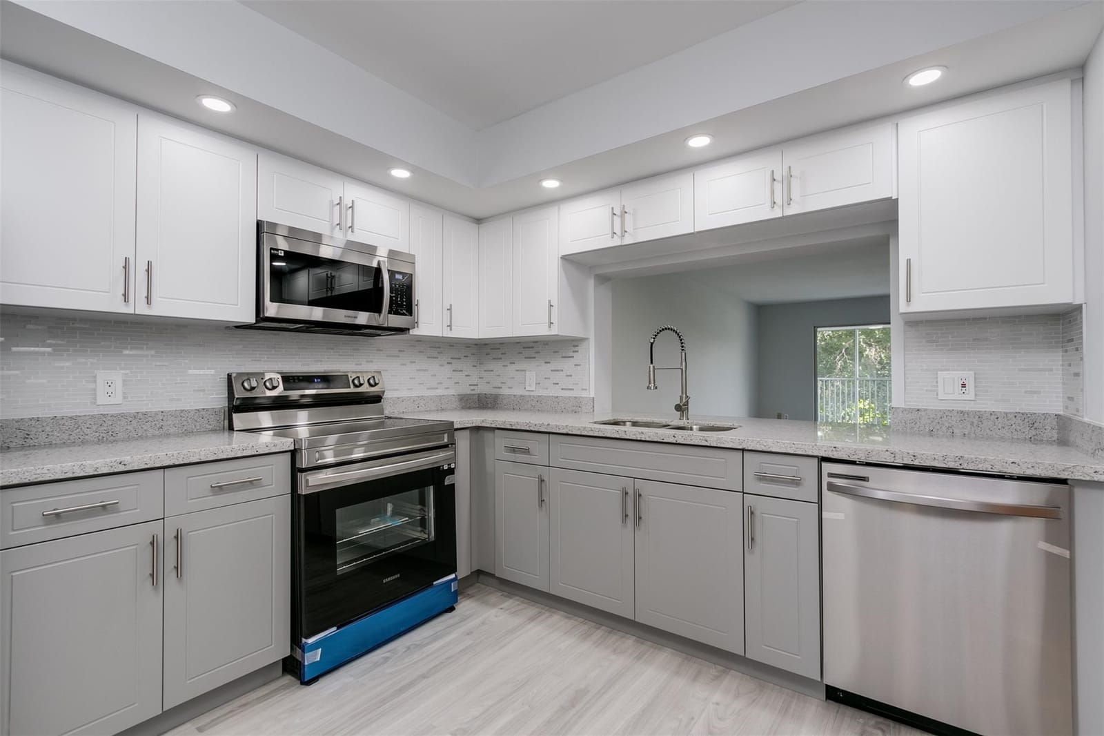12600 SW 5th Court 408l — photo 3