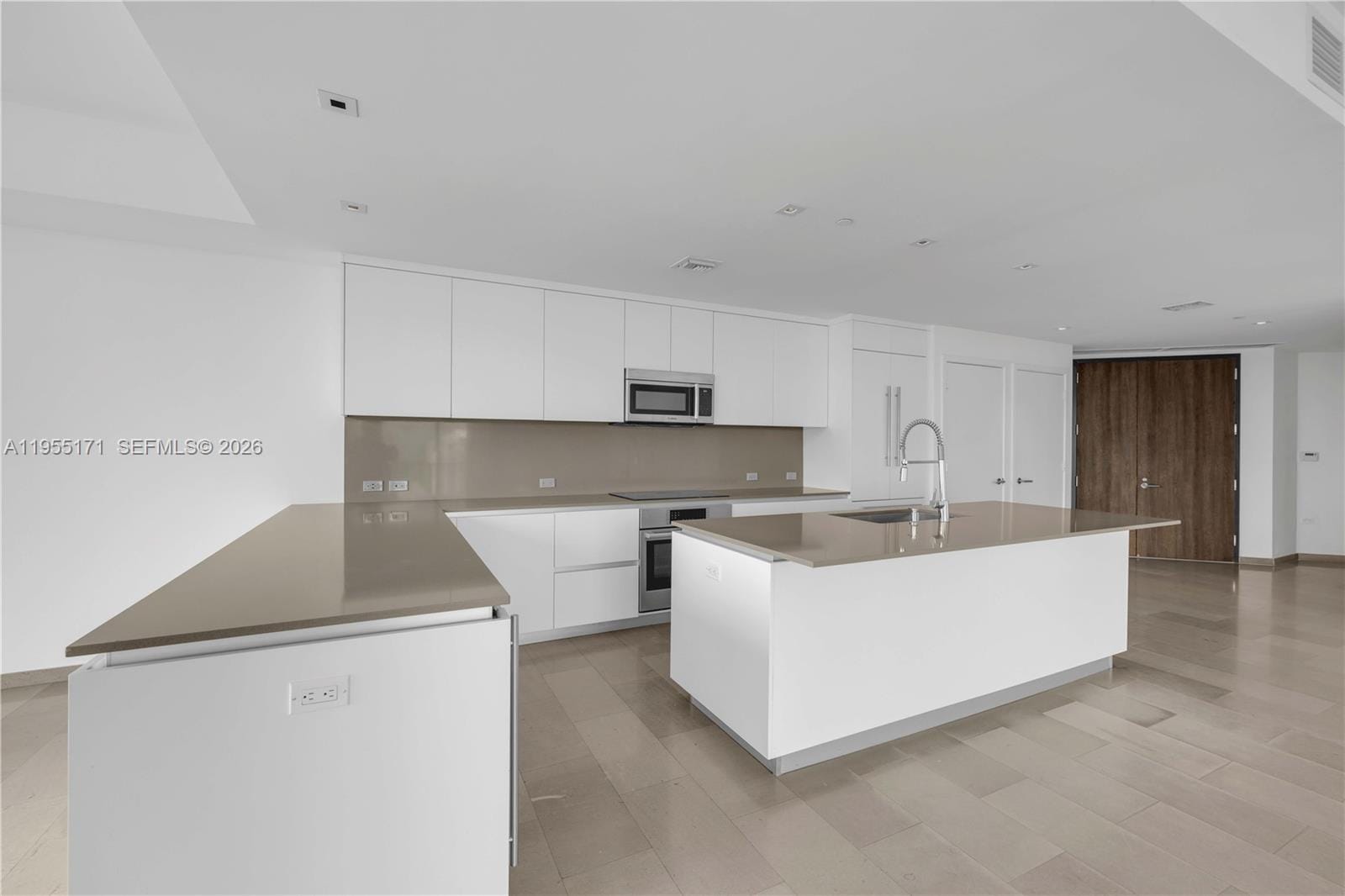 88 SW 7th Street 3711 — photo 2