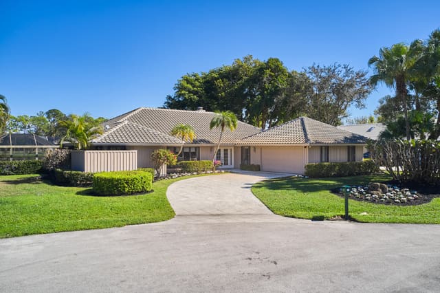 14 Marlwood Lane, sold in Marlwood Estates, Palm Beach Gardens, FL