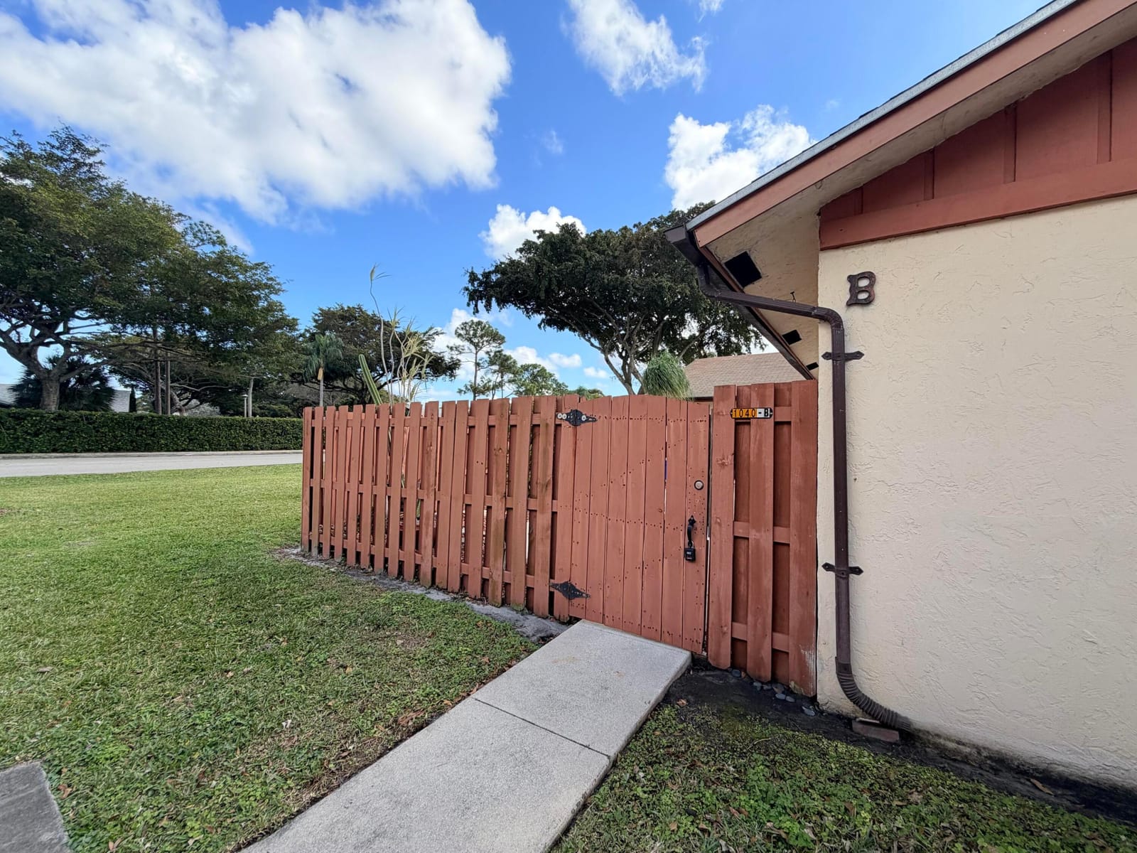 1040 Summit Place Circle B — photo 2