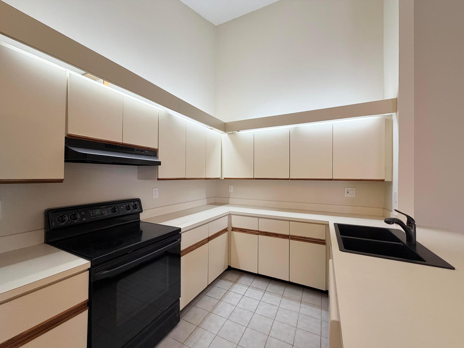 1040 Summit Place Circle B — photo 11