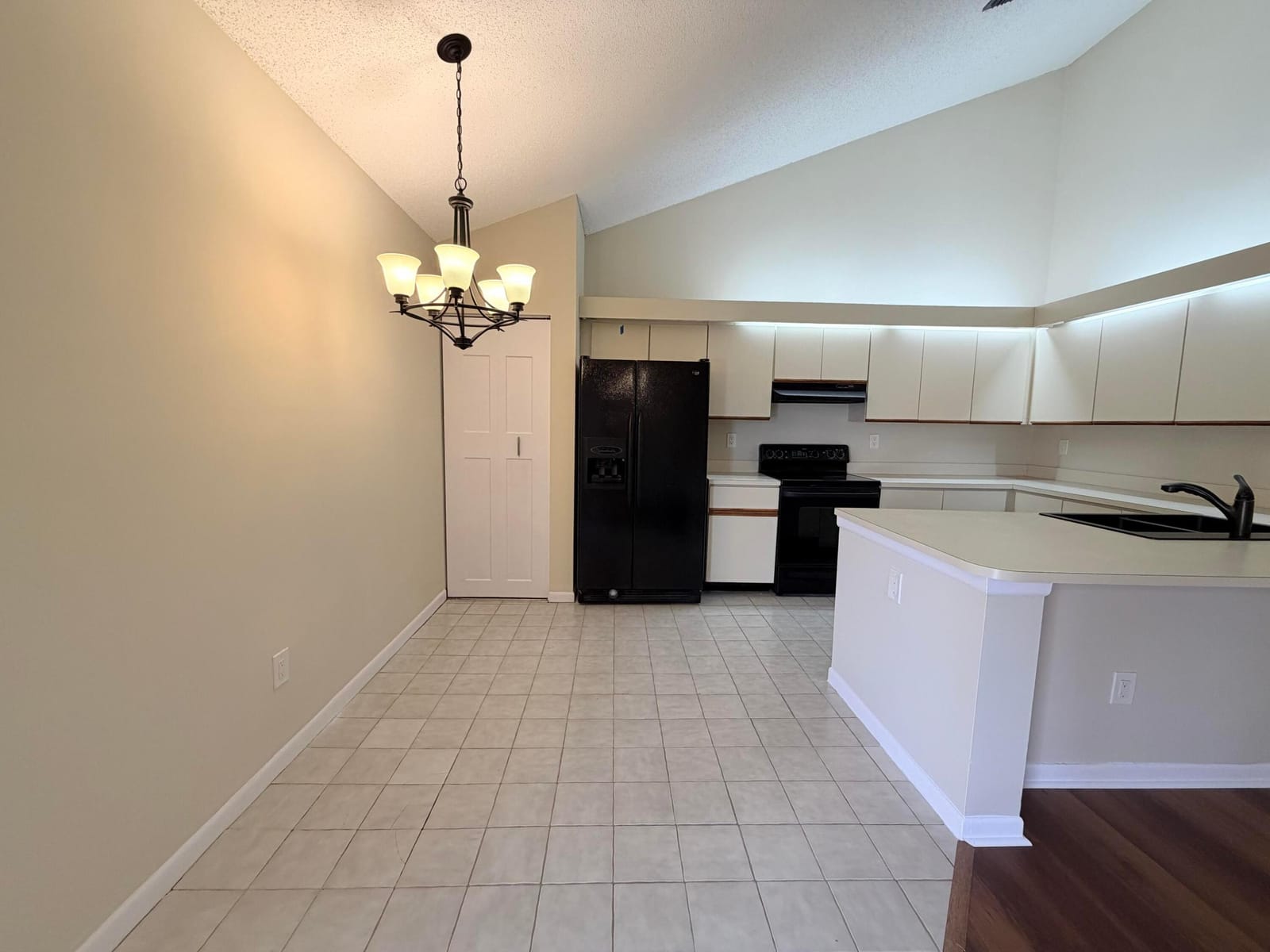 1040 Summit Place Circle B — photo 8
