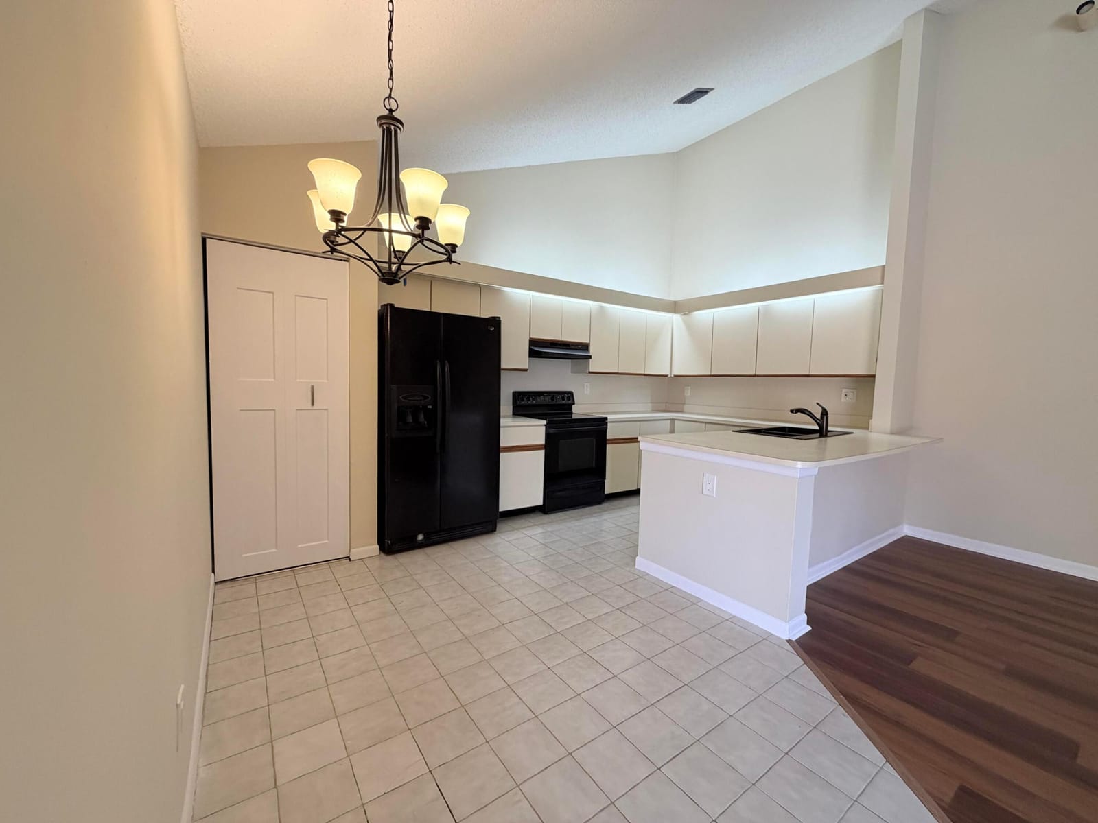 1040 Summit Place Circle B — photo 9