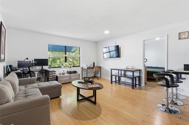 950 NW 11th Street 3B, Miami, FL 33136