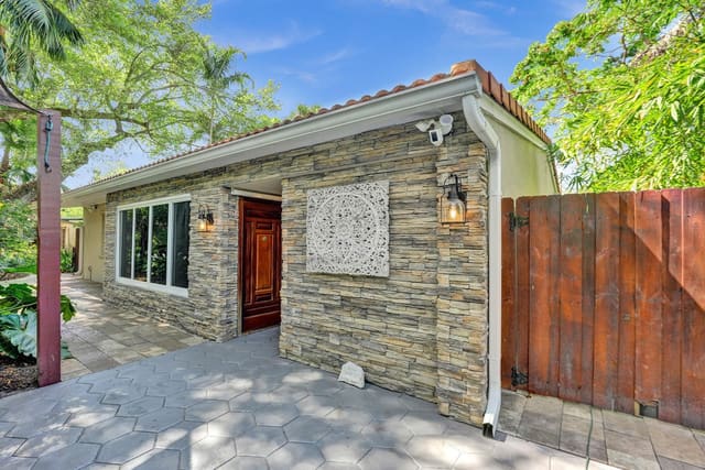 1317 SW 18th Avenue, sold in Shady Banks, Fort Lauderdale, FL