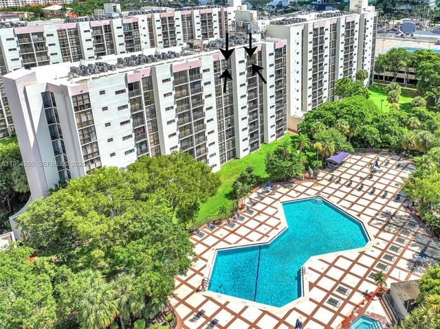 17011 N Bay Road 912, Sunny Isles Beach, FL 33160
