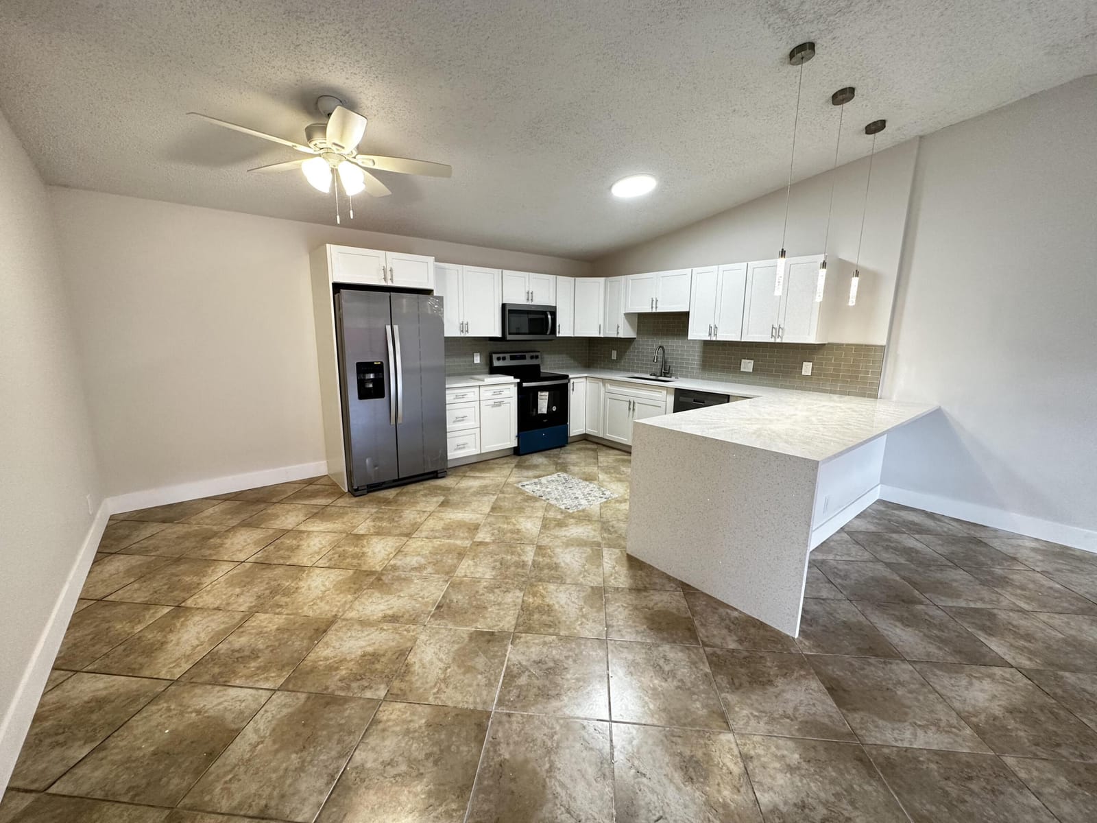 4326 Woodstock Drive C — photo 3