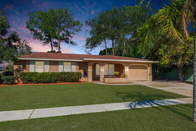 425 NE Electra Avenue, sold in Port St Lucie Floresta Pines Unit 2, Port St Lucie, FL