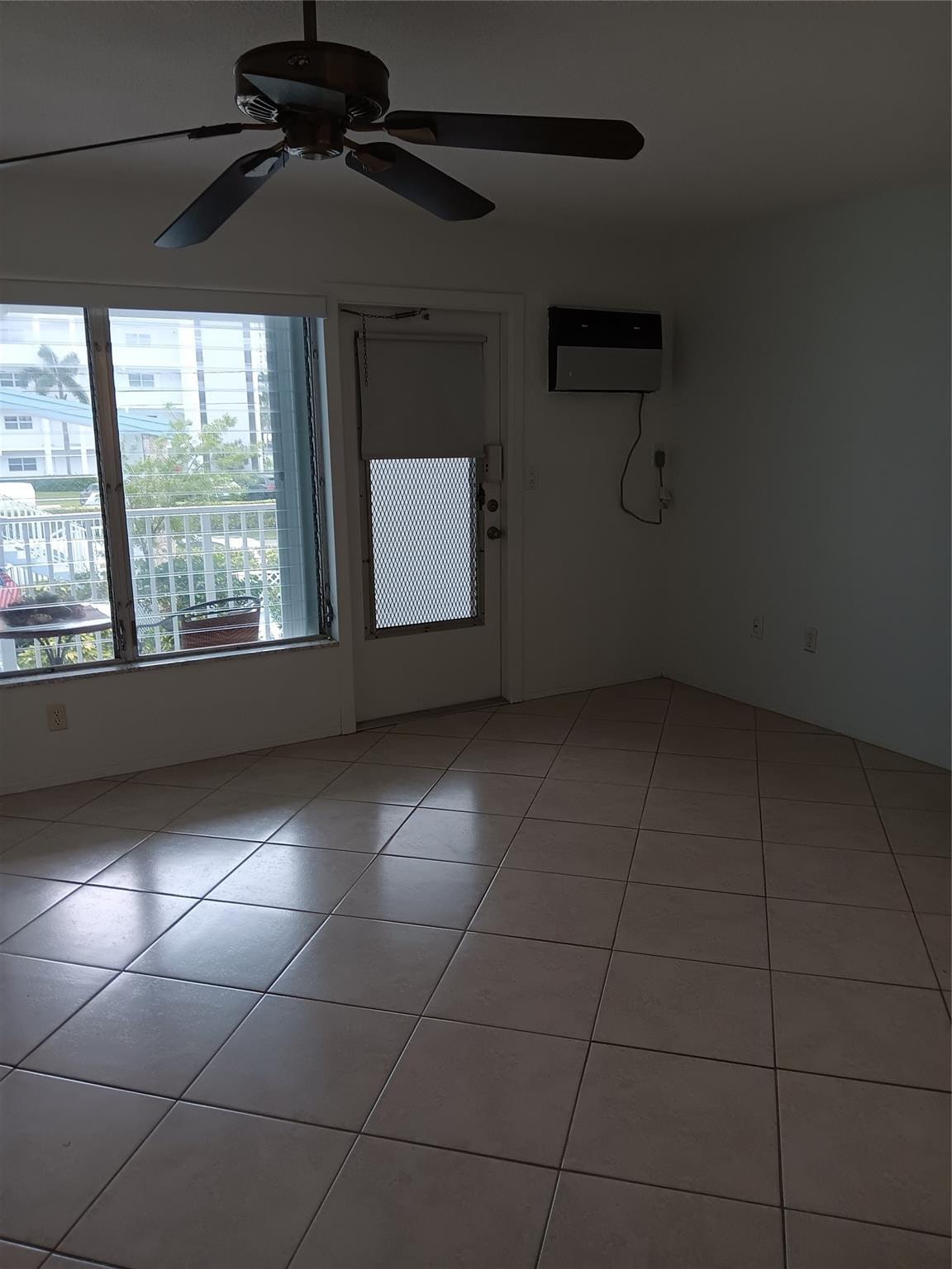1110 N Riverside Drive 26 — photo 3