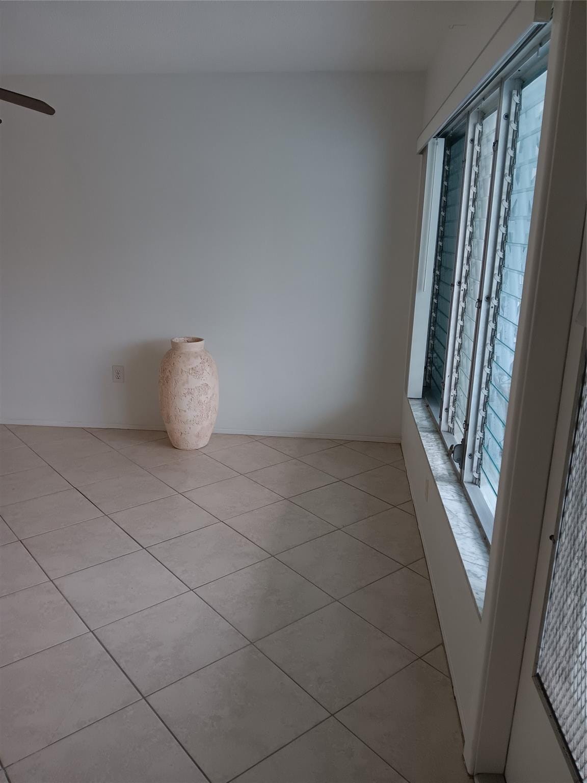 1110 N Riverside Drive 26 — photo 4