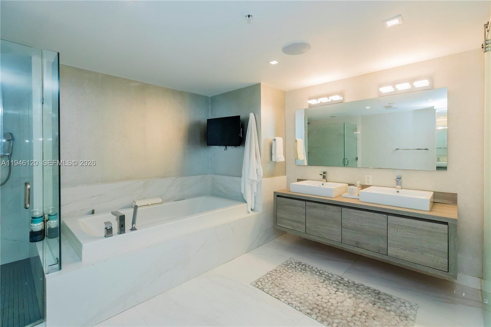 400 Sunny Isles Boulevard 1504, Sunny Isles Beach, FL 33160 photo 27