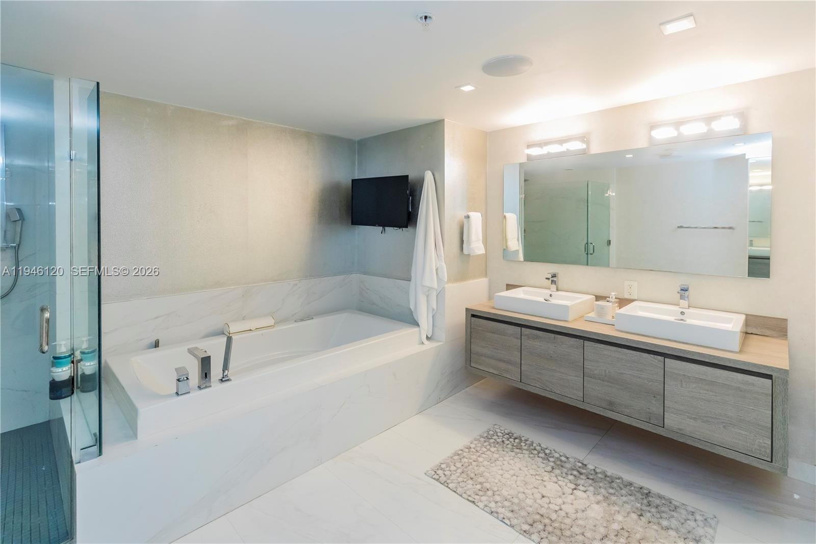 400 Sunny Isles Boulevard 1504, Sunny Isles Beach, FL 33160 photo 28