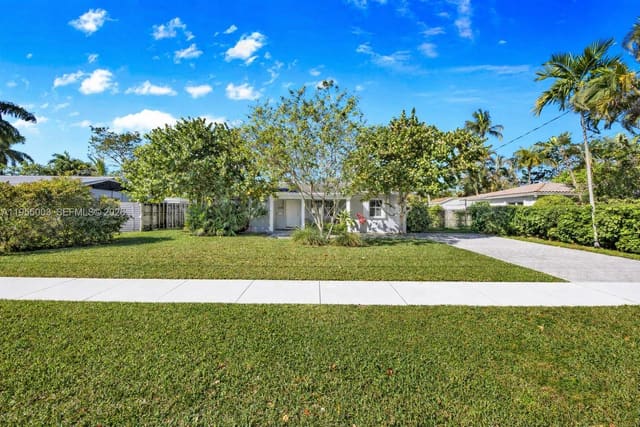 8230 SW 63rd Place, sold in Beverly Gardens, Miami, FL