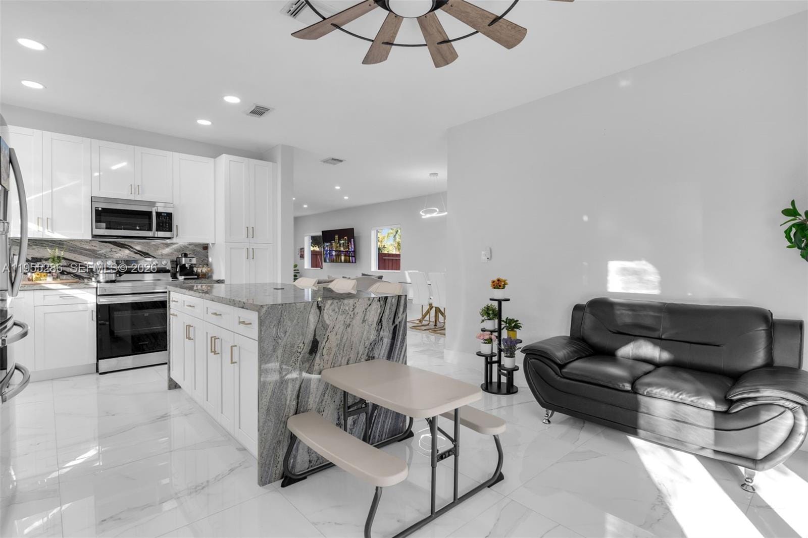 3176 NE 4 Street — photo 8