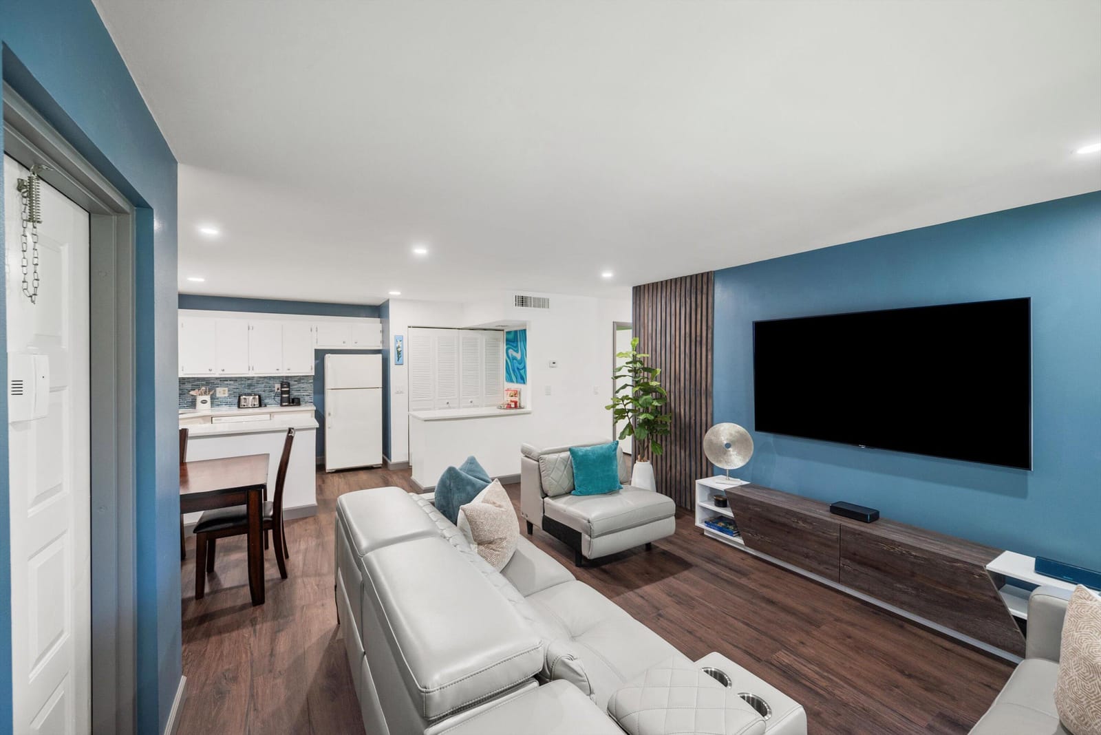 723 Sunny Pine Way B2 — photo 3