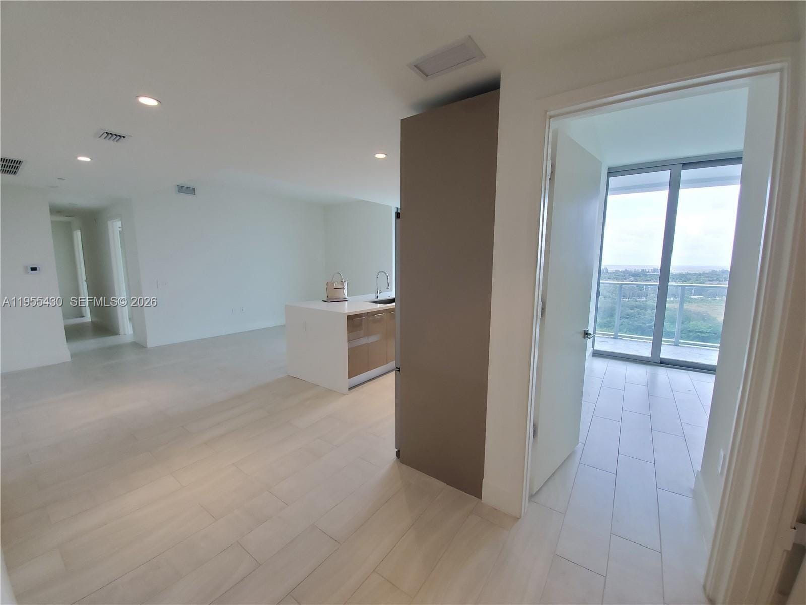2000 Metropica Way 1401 — photo 4