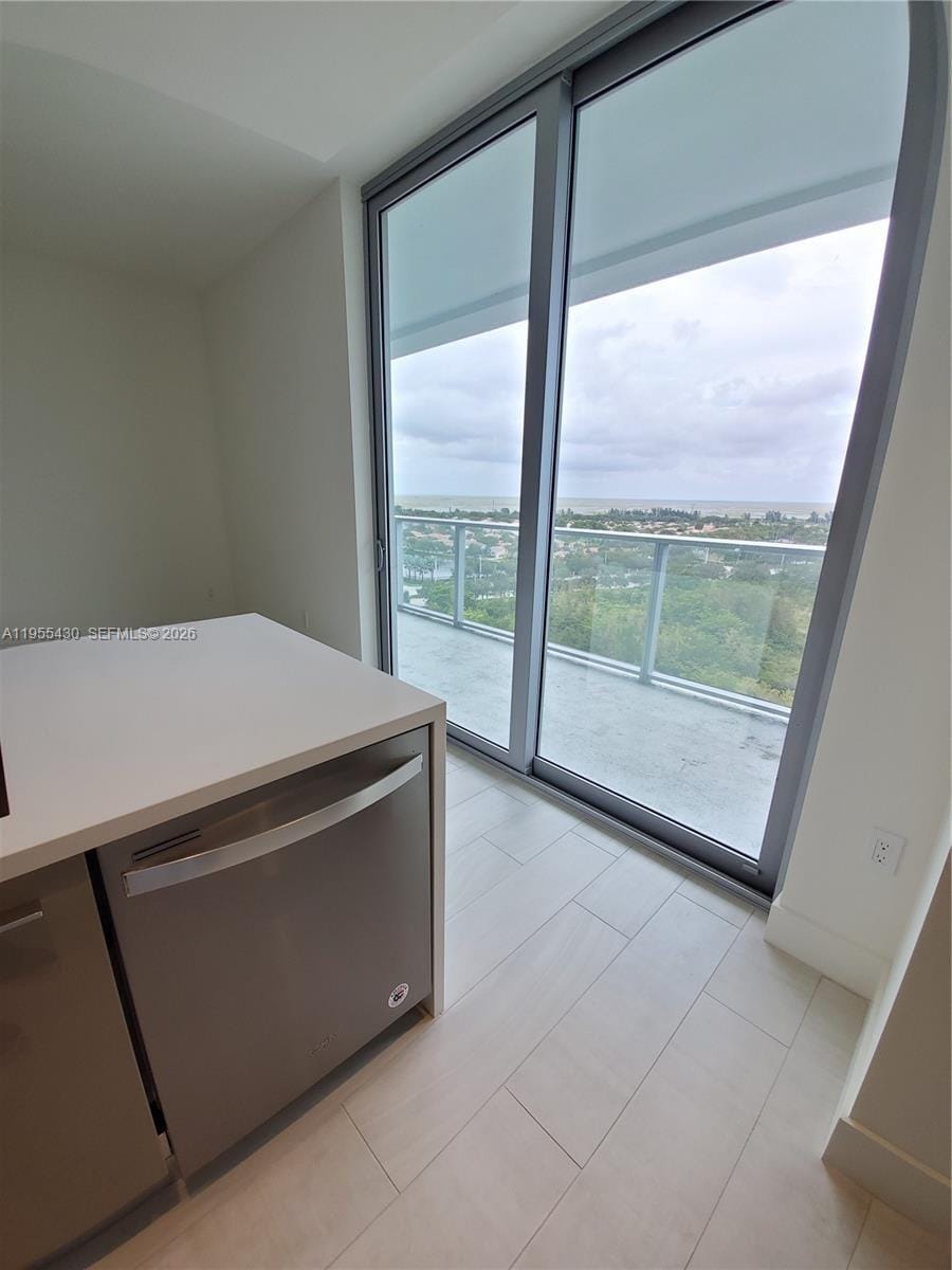 2000 Metropica Way 1401 — photo 9