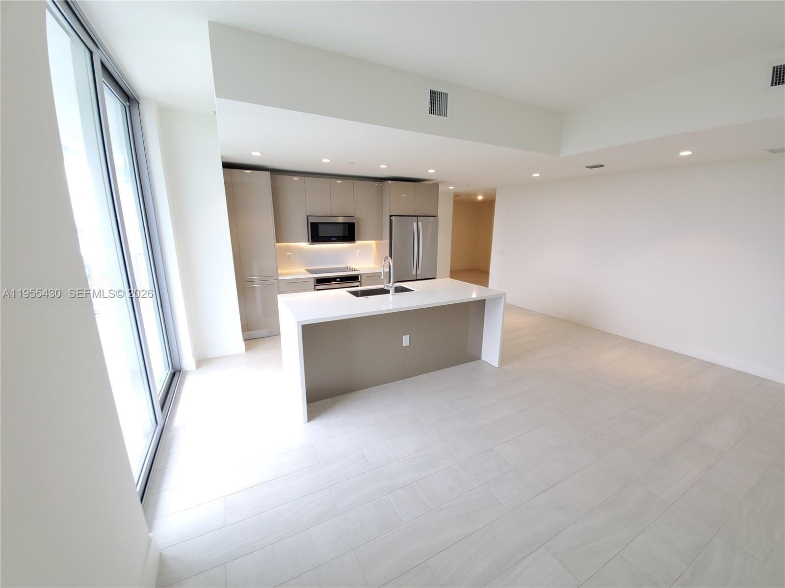 2000 Metropica Way 1401 — photo 10