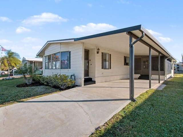 7843 SE Saratoga Drive, sold in Cambridge At Heritage Ridge, Hobe Sound, FL