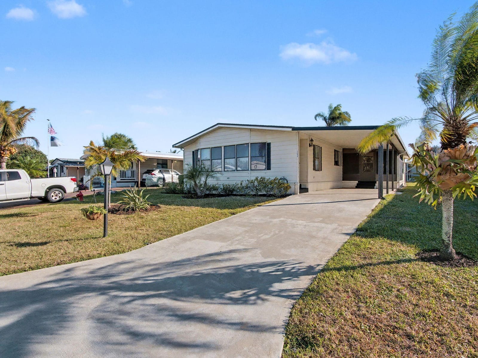 7843 SE Saratoga Drive, Hobe Sound, FL 33455 photo 2