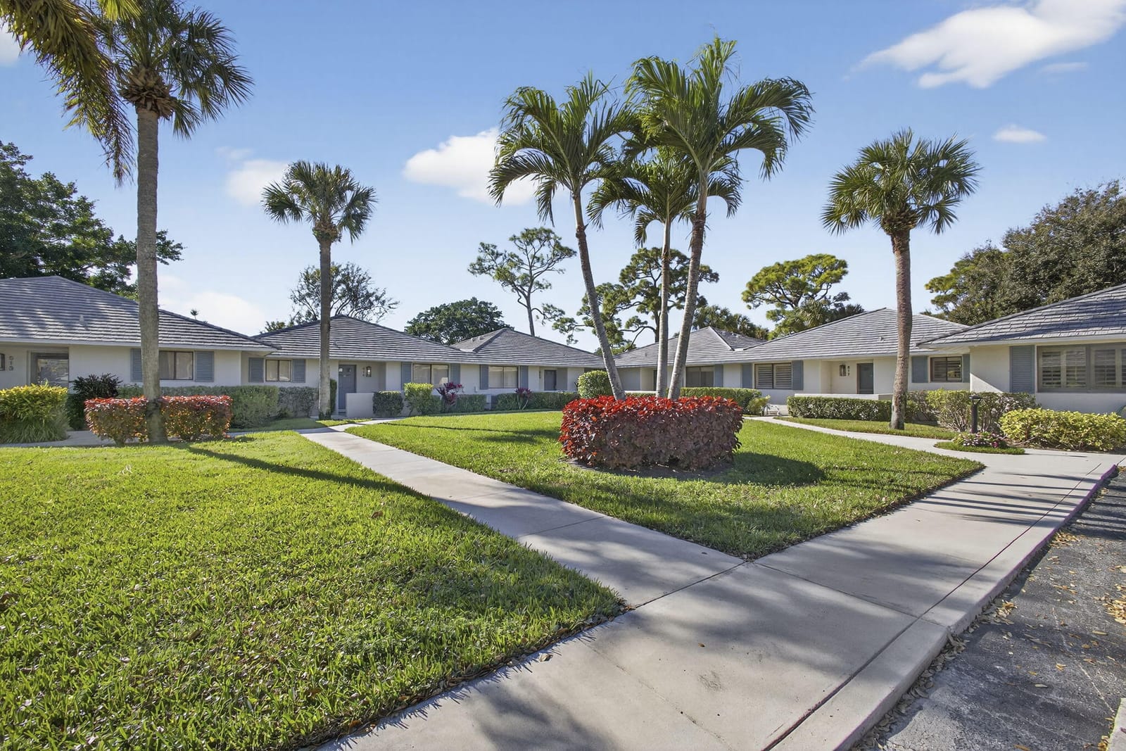 516 Club Drive, Palm Beach Gardens, FL 33418