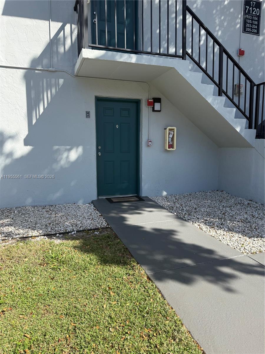 7120 NW 179th Street 105, Hialeah, FL 33015, Hialeah