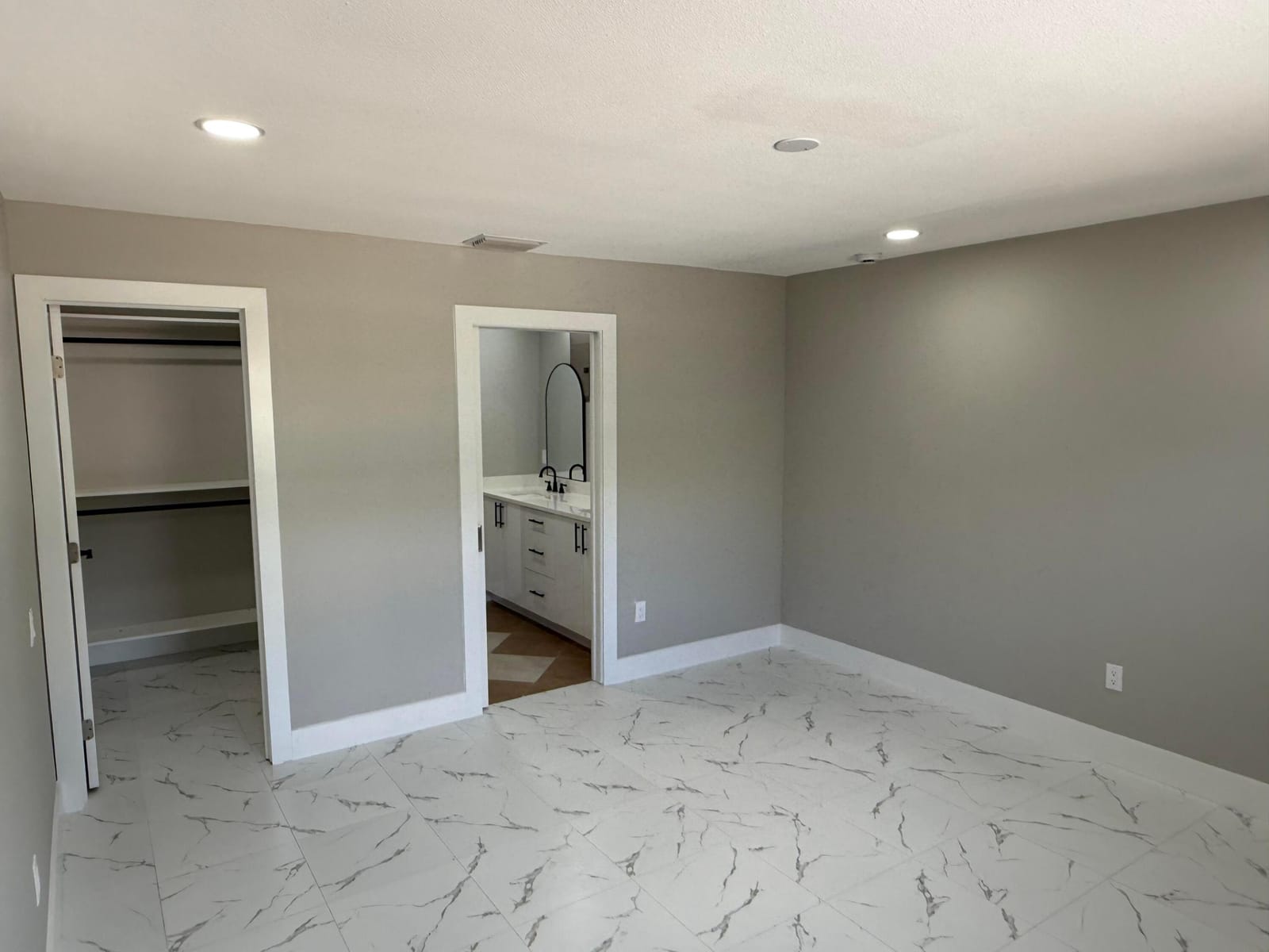 507 SW North River Point Drive — photo 8