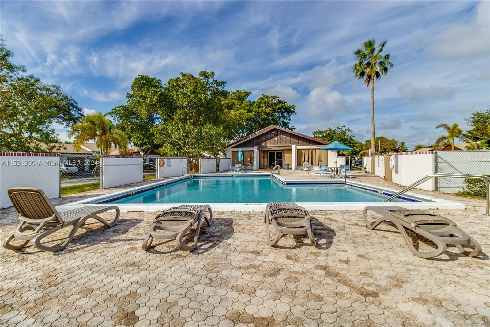 6343 W Pinehurst Cir W W D36 — photo 10