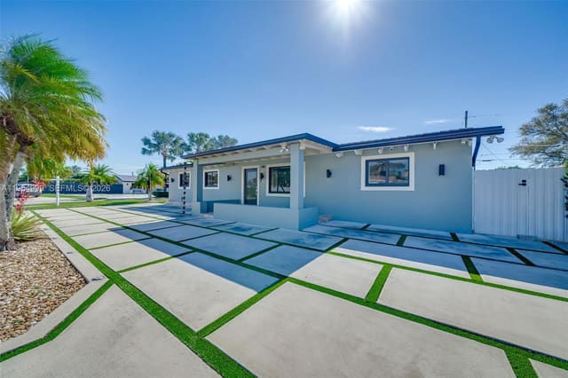 11800 SW 35th Street, sold in Southern Ests, Miami, FL
