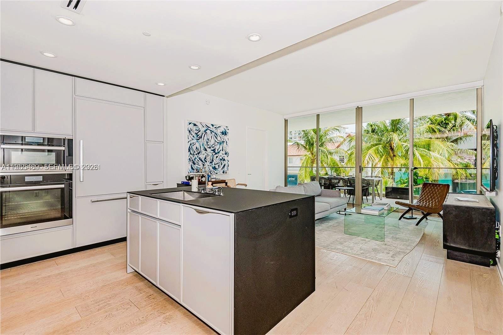 300 E Collins Avenue 2D, Miami Beach, FL 33139 photo 2