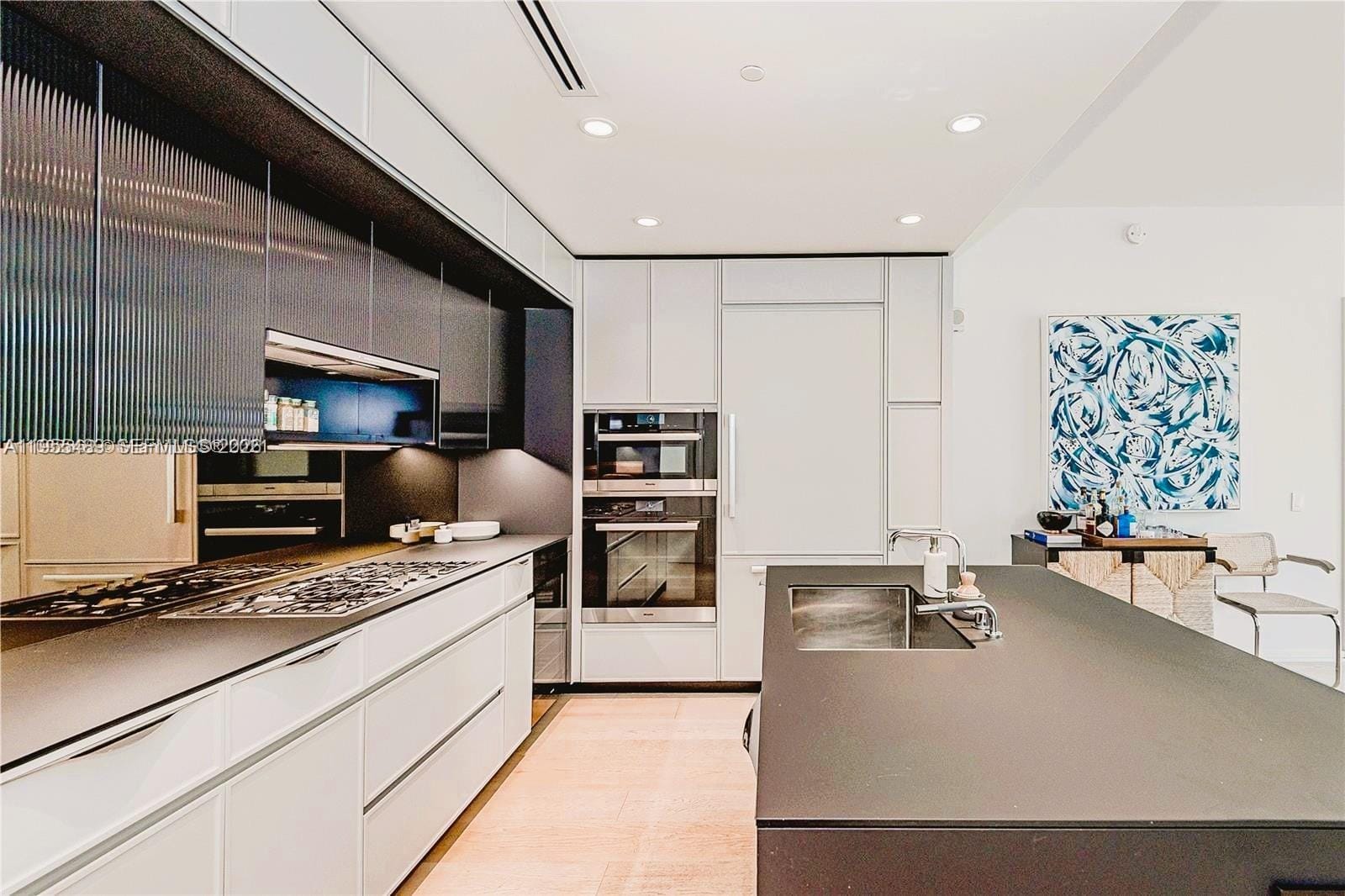 300 E Collins Avenue 2D, Miami Beach, FL 33139 photo 11