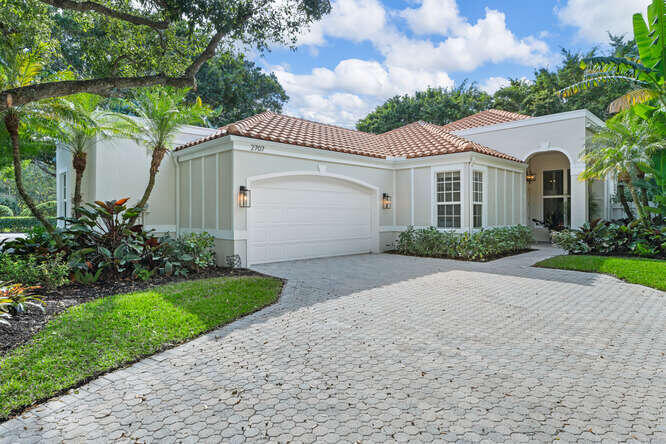 2707 Players Court, Wellington, FL 33414, Wellington