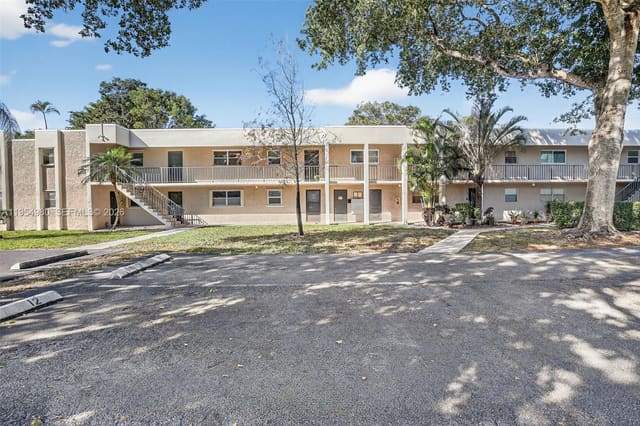 8523 Old Country Manor 520, sold in Alpine Woods, Davie, FL