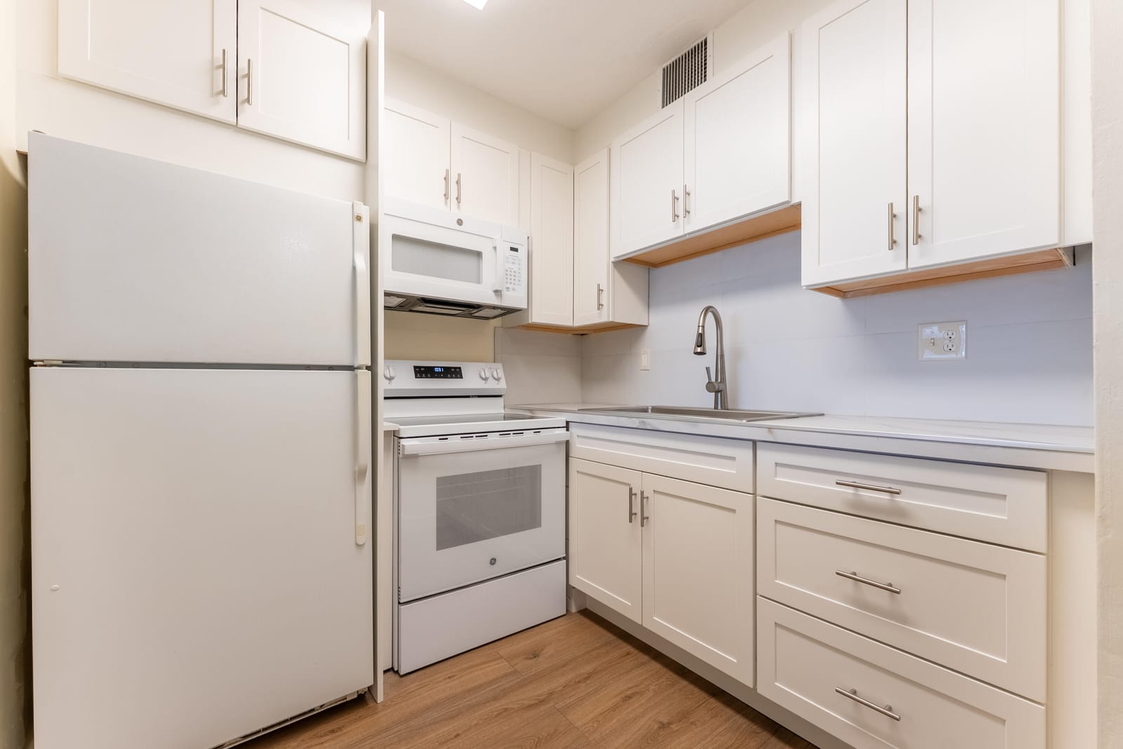 1980 Sunset Avenue 7 — photo 10