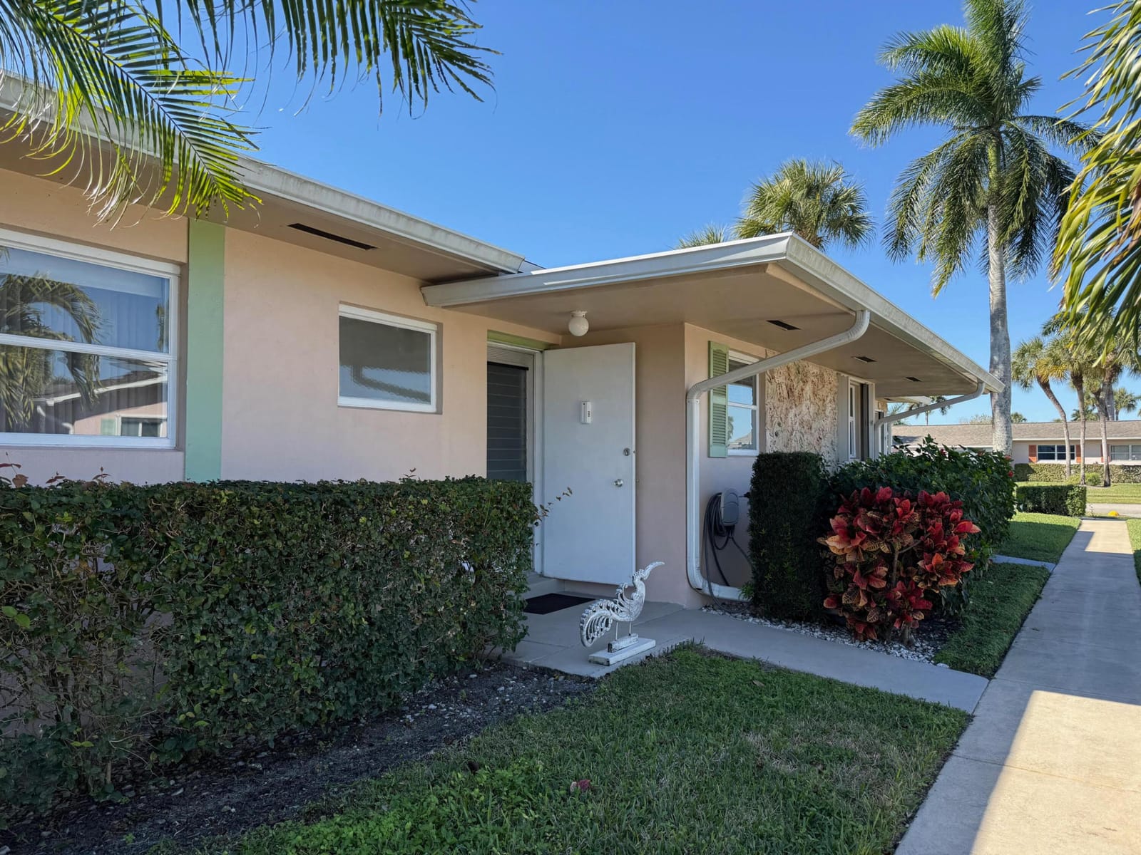 2688 Dudley Drive E B — photo 2