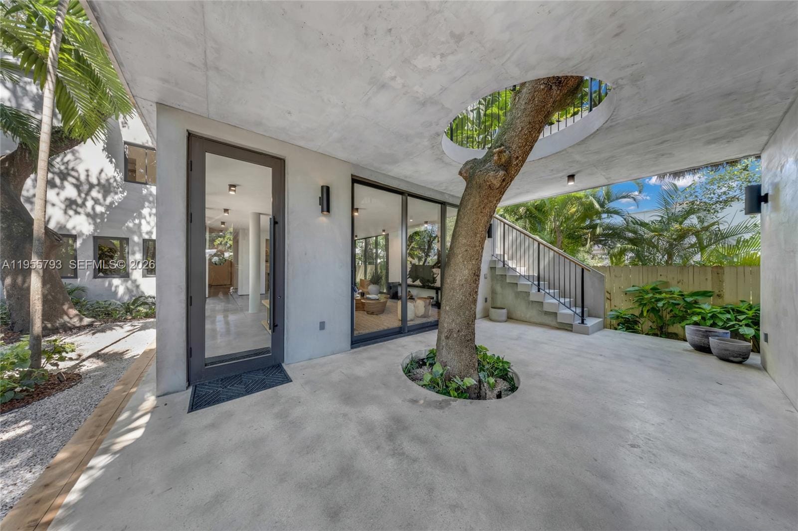 1000 NW 9th Court — photo 2