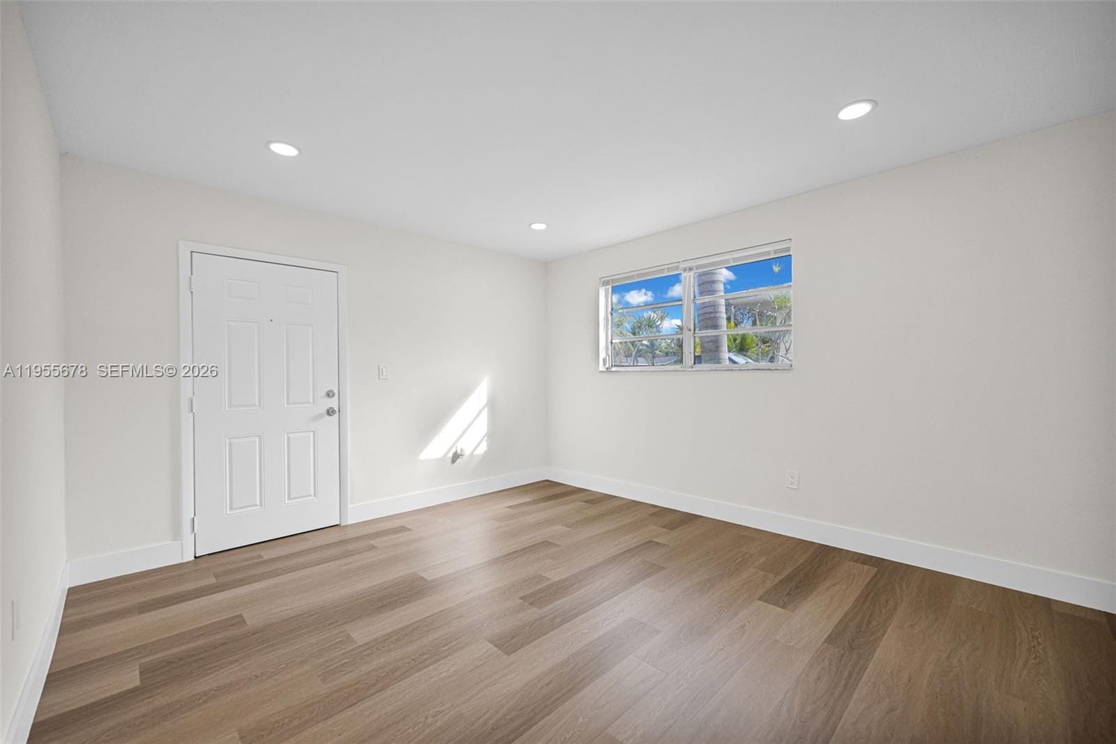11812 NE 14th Avenue — photo 3