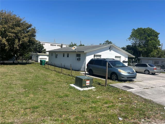 3705 SW 13th Court, Fort Lauderdale, FL 33312
