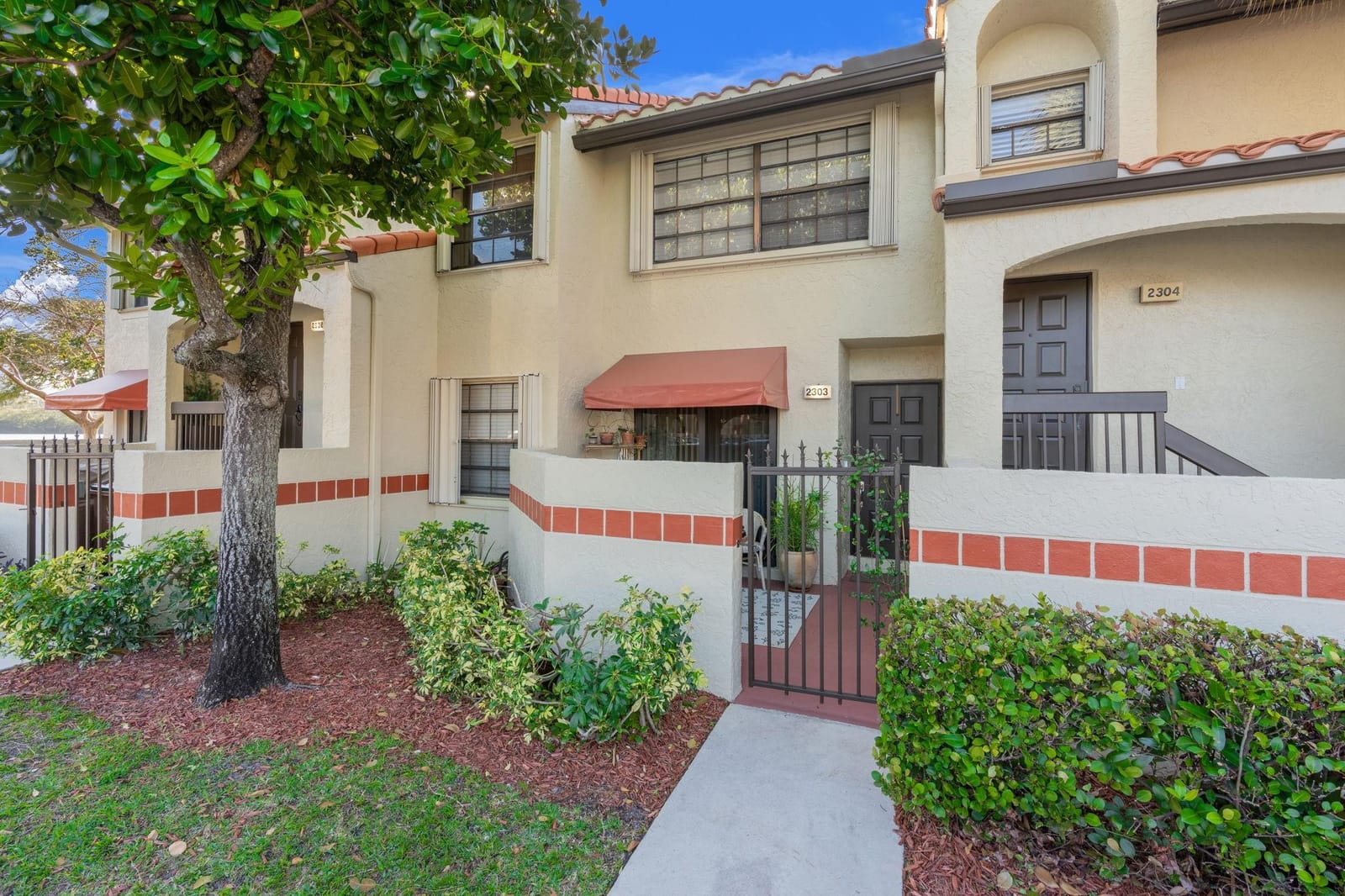 2303 Congressional Way 2303 — photo 2
