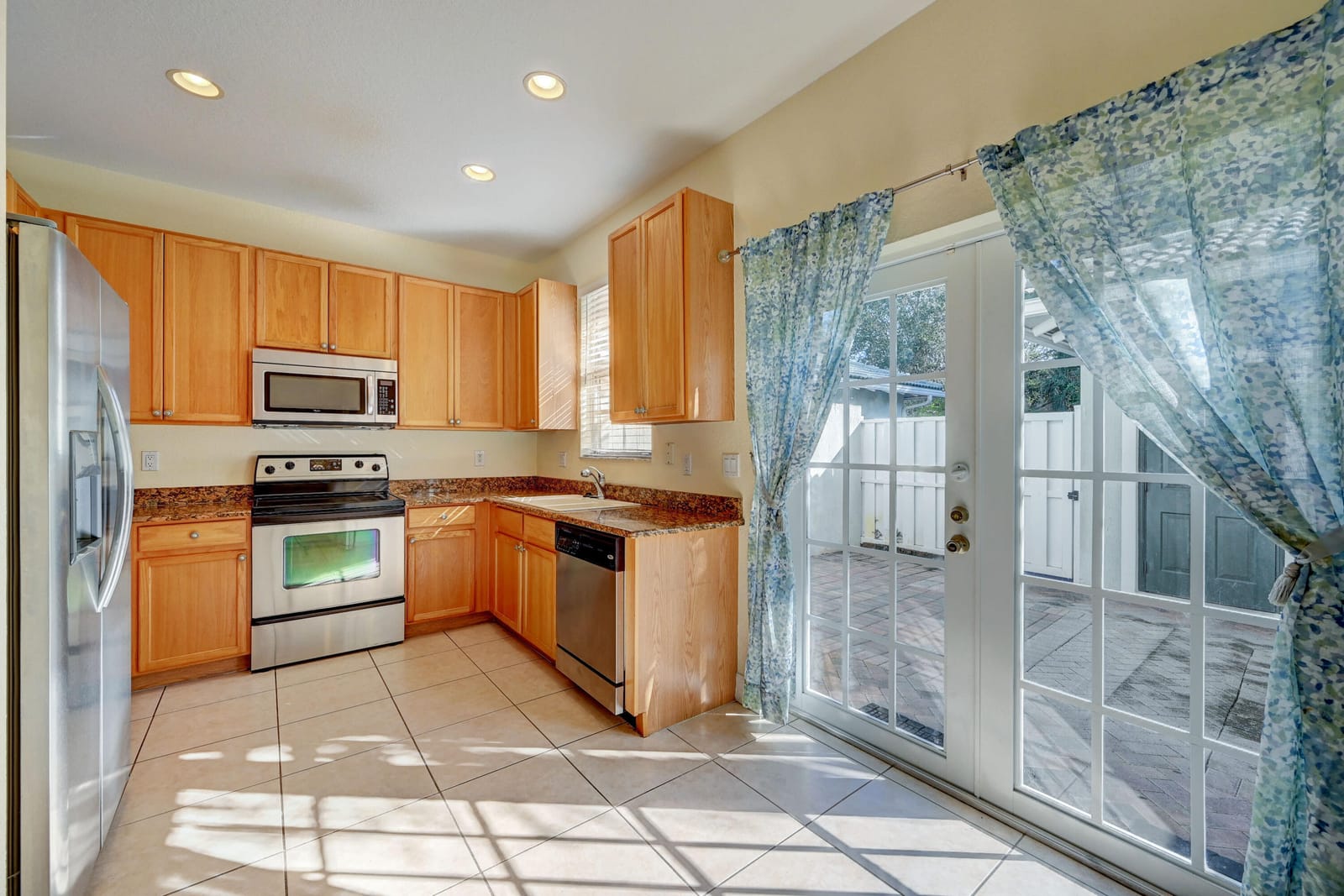 1092 NW 18th Ave Avenue — photo 3