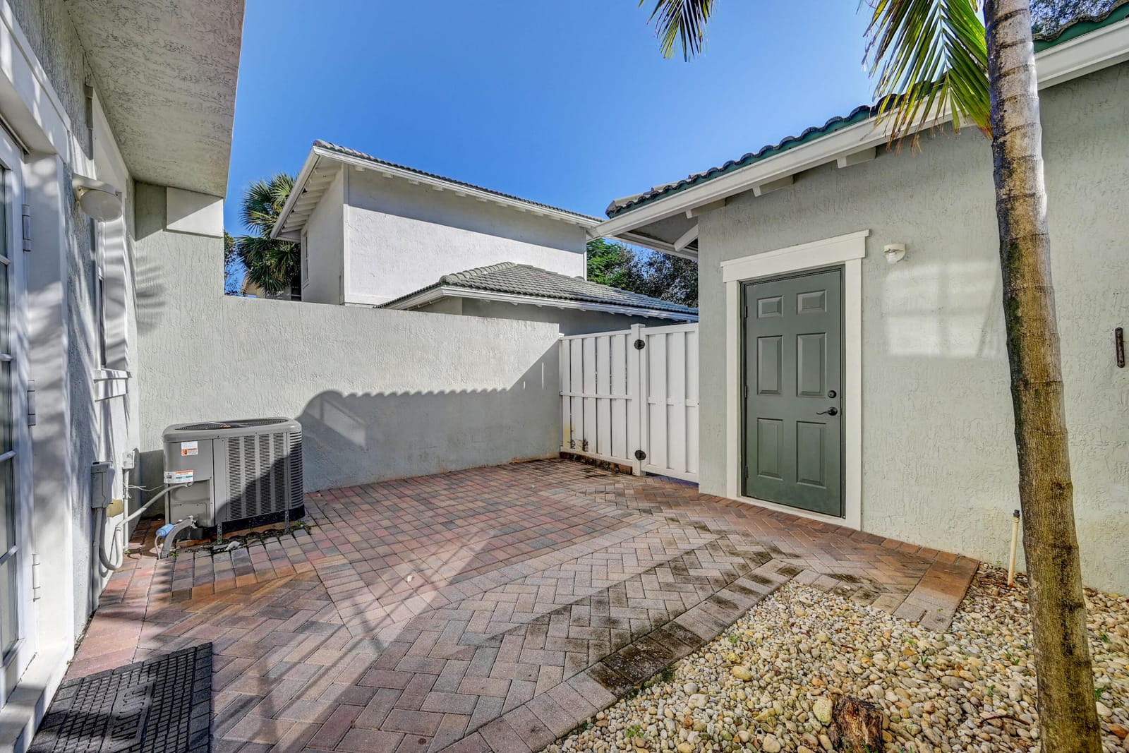 1092 NW 18th Ave Avenue — photo 4