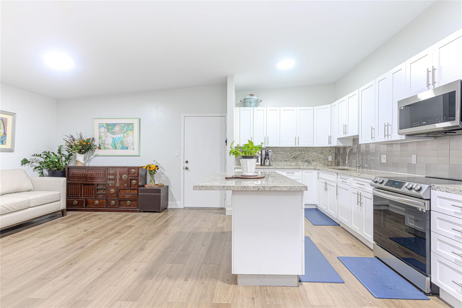 10675 W Clairmont Circle 202, Fort Lauderdale, FL 33321