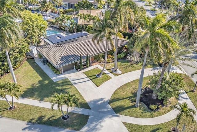 2801 NE 48th Court, sold in Coral Key Villas 3rd Sec, Lighthouse Point, FL
