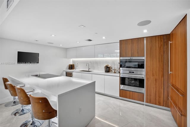 701 N Fort Lauderdale Beach Boulevard 114, sold in Paramount Ft Lauderdale C, Fort Lauderdale, FL