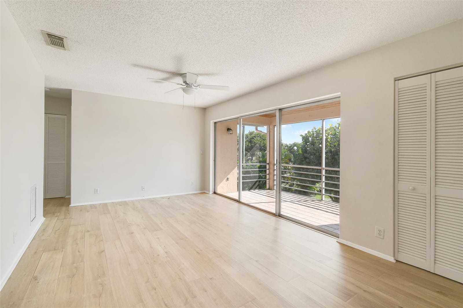 12394 A1a O8 — photo 2