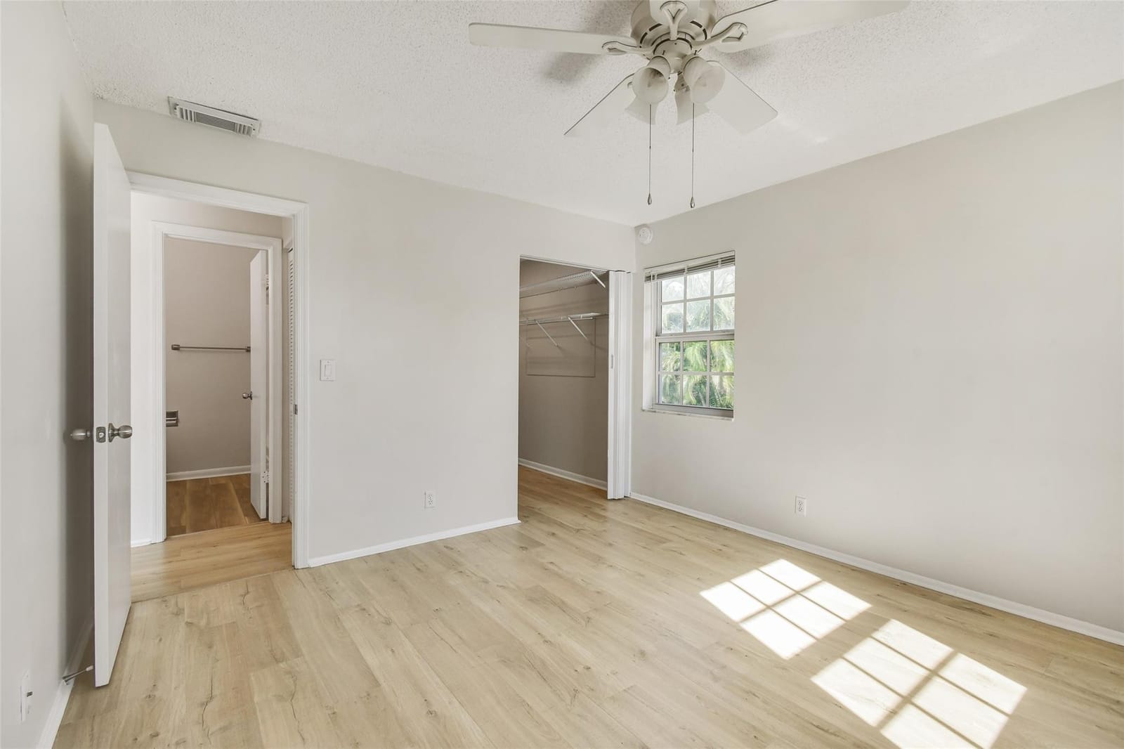 12394 A1a O8 — photo 12