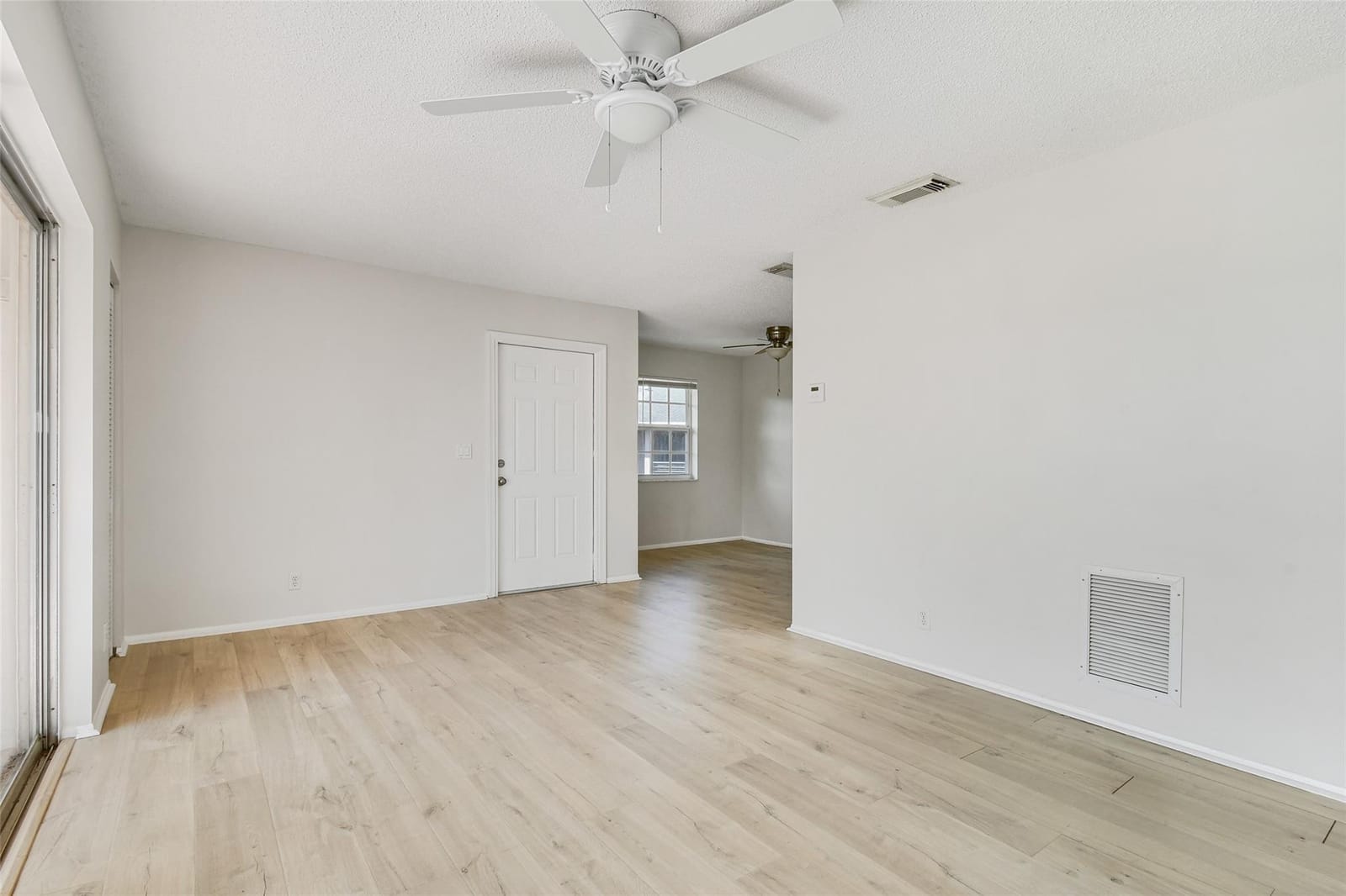 12394 A1a O8 — photo 4