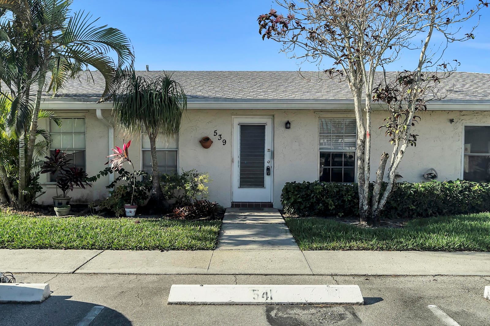 539 Franconia Circle B, Lake Worth, FL 33467 photo 2