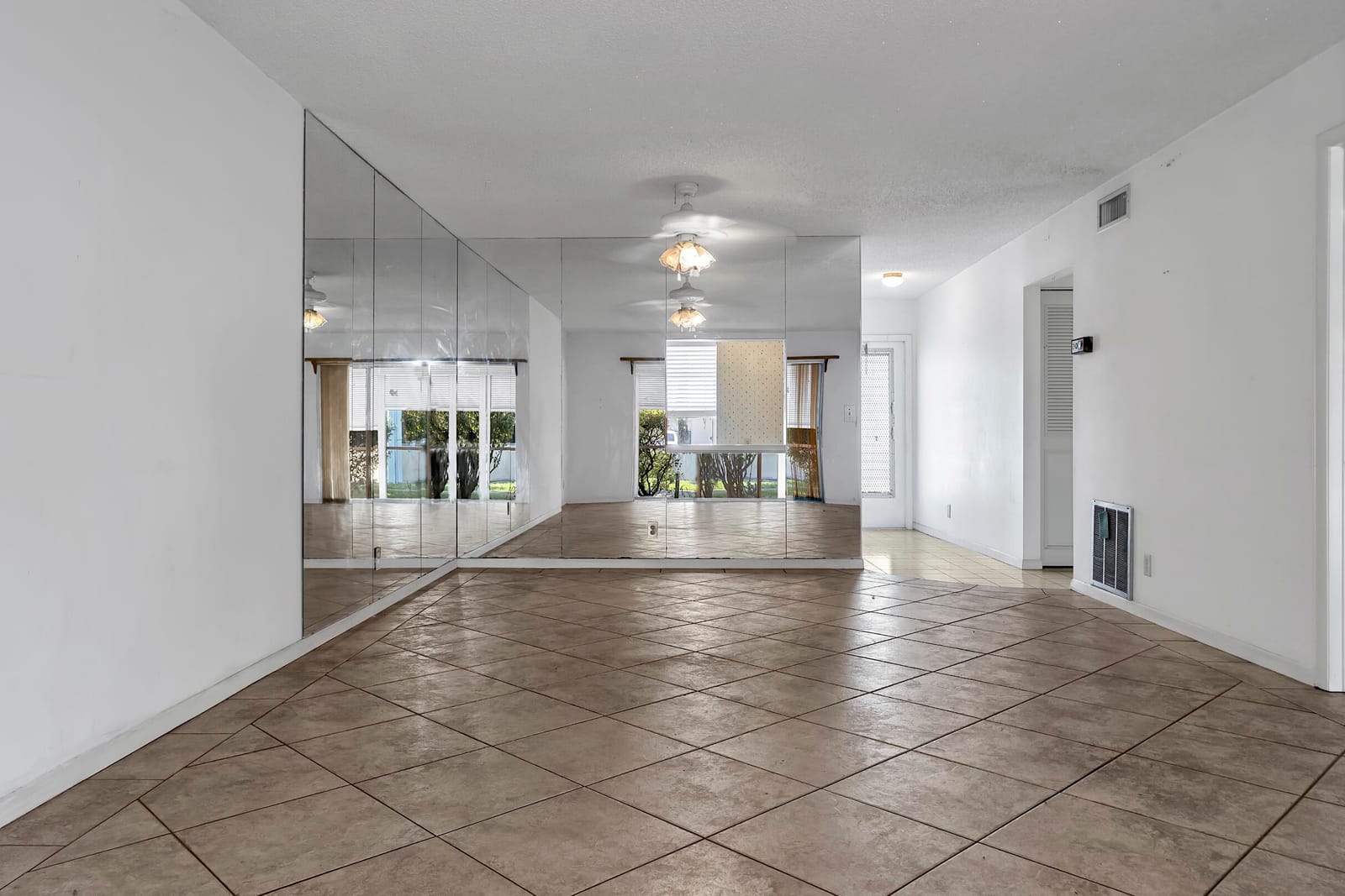 539 Franconia Circle B, Lake Worth, FL 33467 photo 9